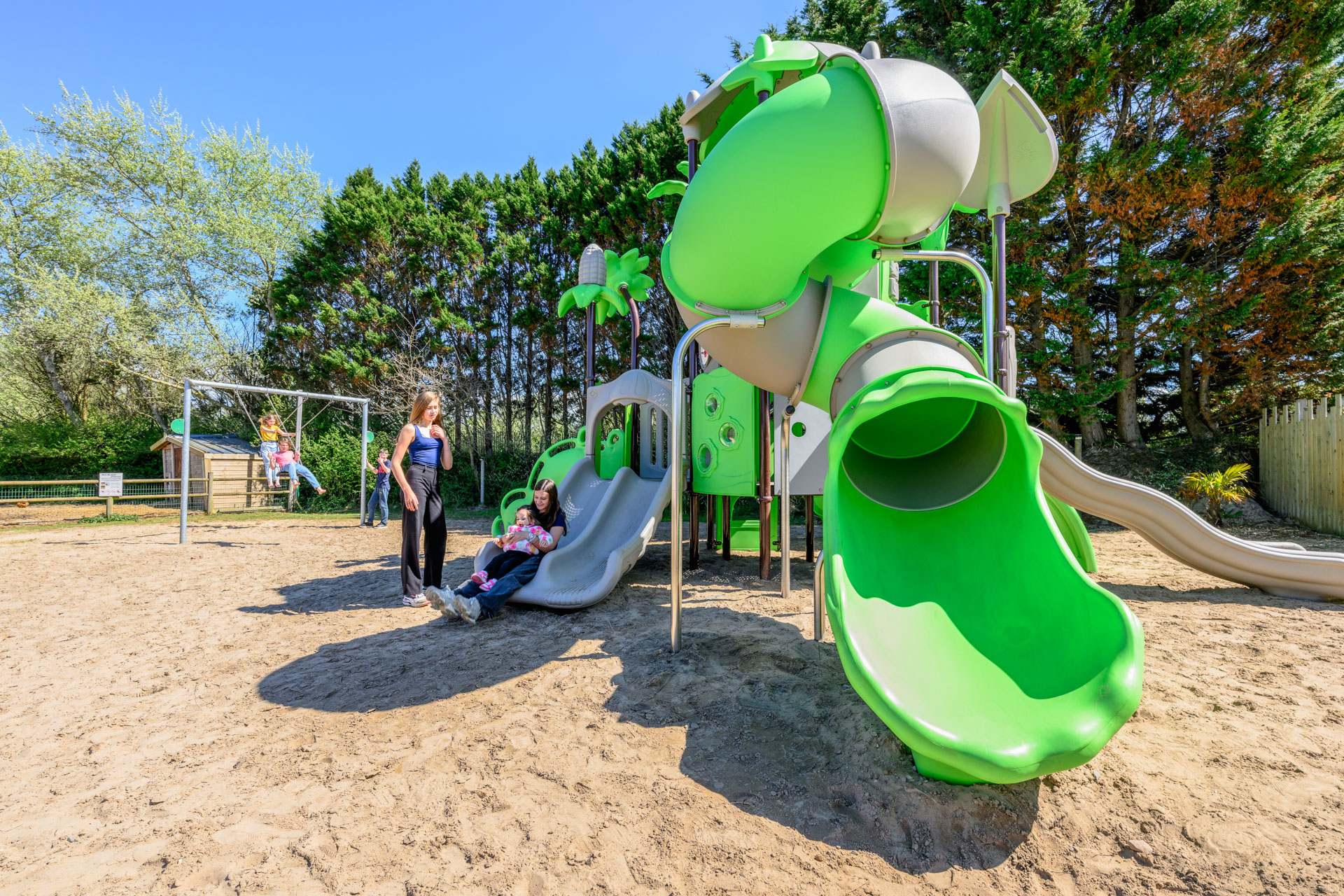 aire de jeux camping les carolins (3)