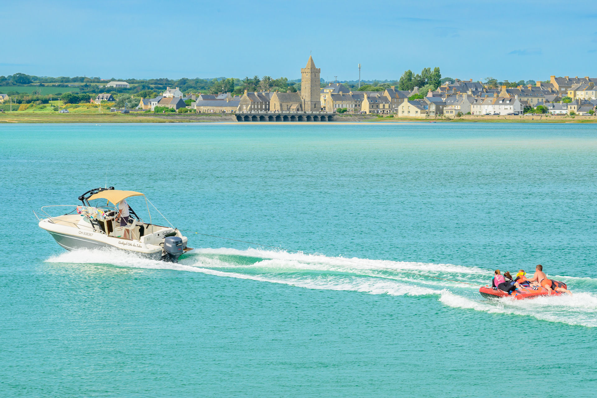 bateau boue tractee portbail (1)