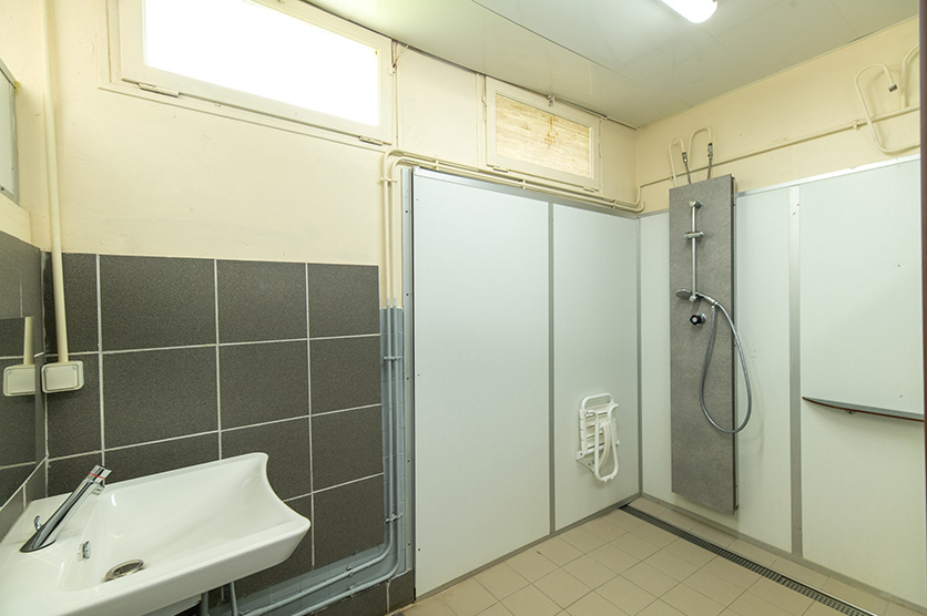 bloc sanitaire accessible aux personnes a mobilite reduite
