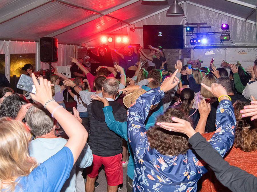 soiree dansante dans une ambiance conviviale et familiale